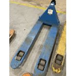 Unspecified manual pallet truck, capacity 2500kg