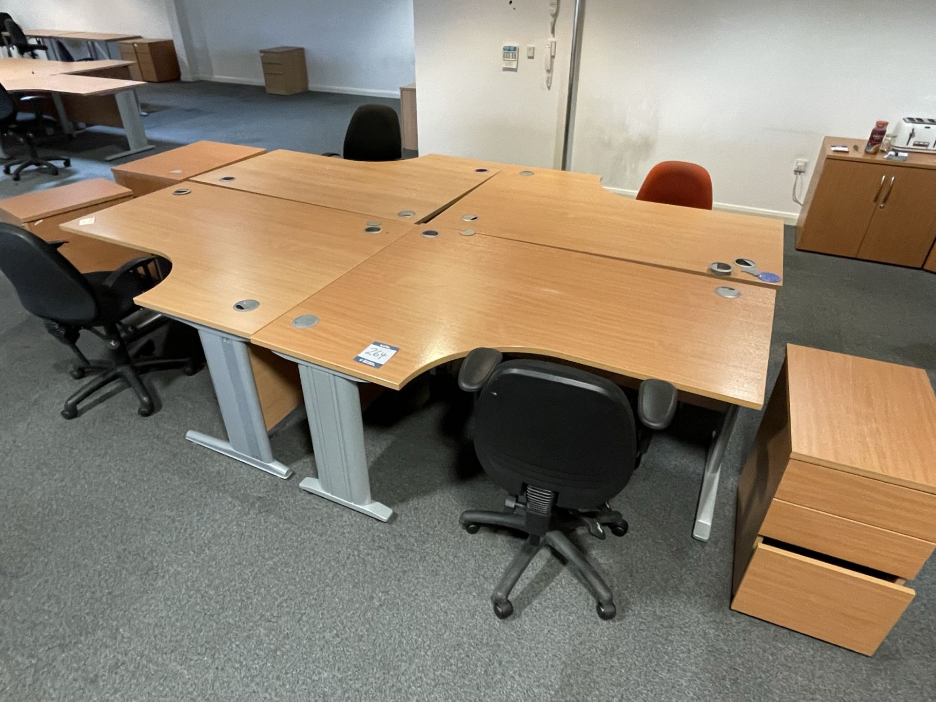 4x (no.) curved front light oak veneer desks, 4x (no.) operators chairs and 3x (no.) pedestals