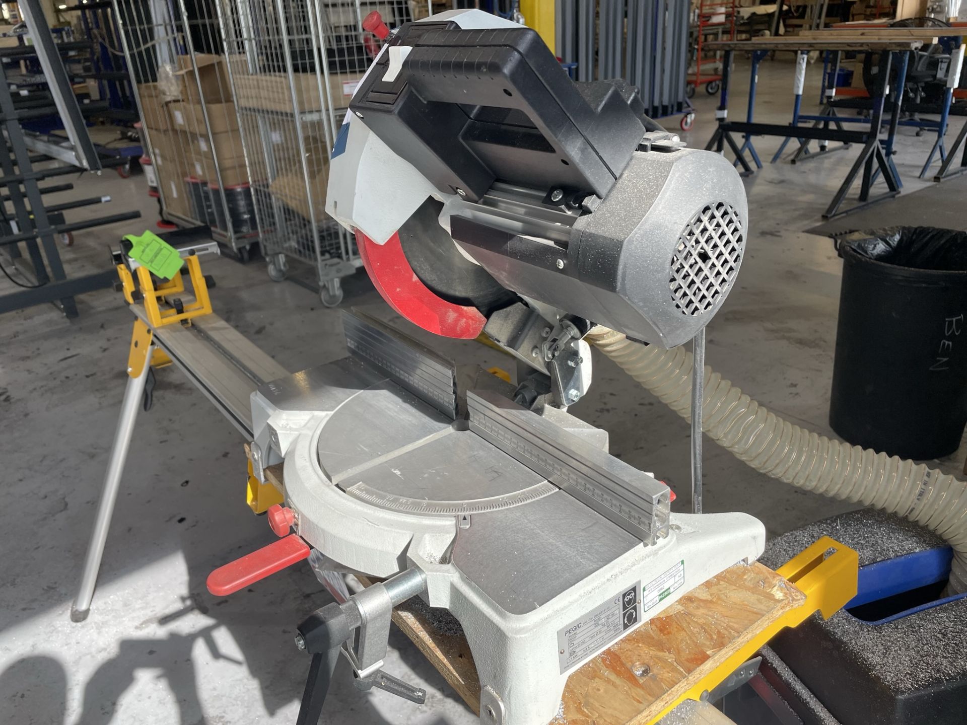 Pegic, R250 mitre cut off saw, Serial No. - (DOM: 2013) with aluminium feed stand and swarf bin - Bild 2 aus 4