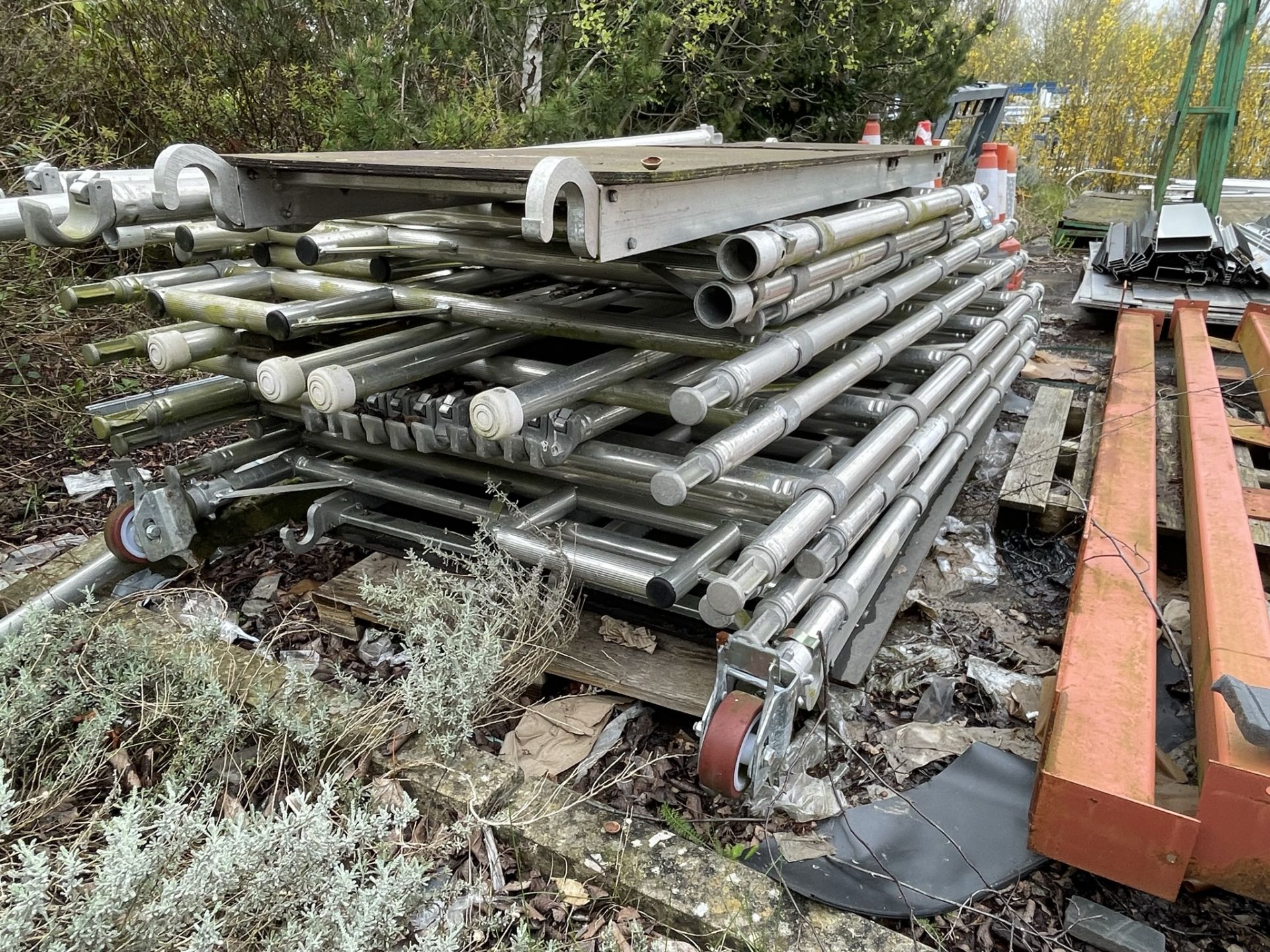 Towers, dismantled aluminium demountable access scaffold - Image 4 of 8