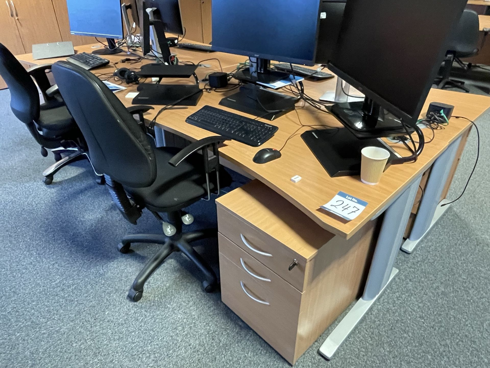 4x (no.) curved front light oak veneer desks, 4x (no.) operator chairs and 4x (no.) pedestals