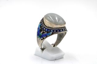 A Chinese Silver Ring with Jade Stone and Enamel Inlay. Ring Size: US12/ UK27 13g