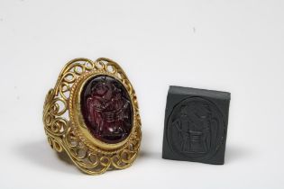 A Gold Ring with Intaglio Depicting a Standing Figure of Fortuna and Nike in the Style of 2nd-3rd