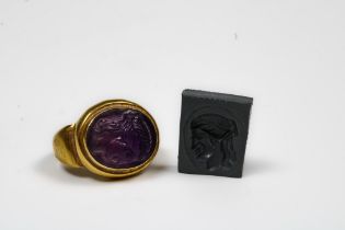 An Amethyst Cameo Gold Ring in Greek Style Probably Representing Aphrodite Ring Size: US7.5 UK16 9g