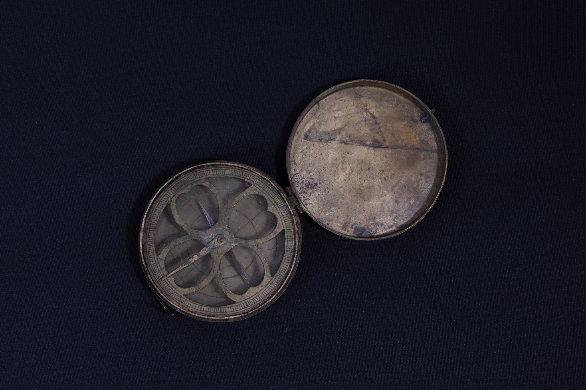 An Islamic Persian Qibla Indicator from the Early 19th Century.

D: Approximately 7cm  - Image 2 of 3