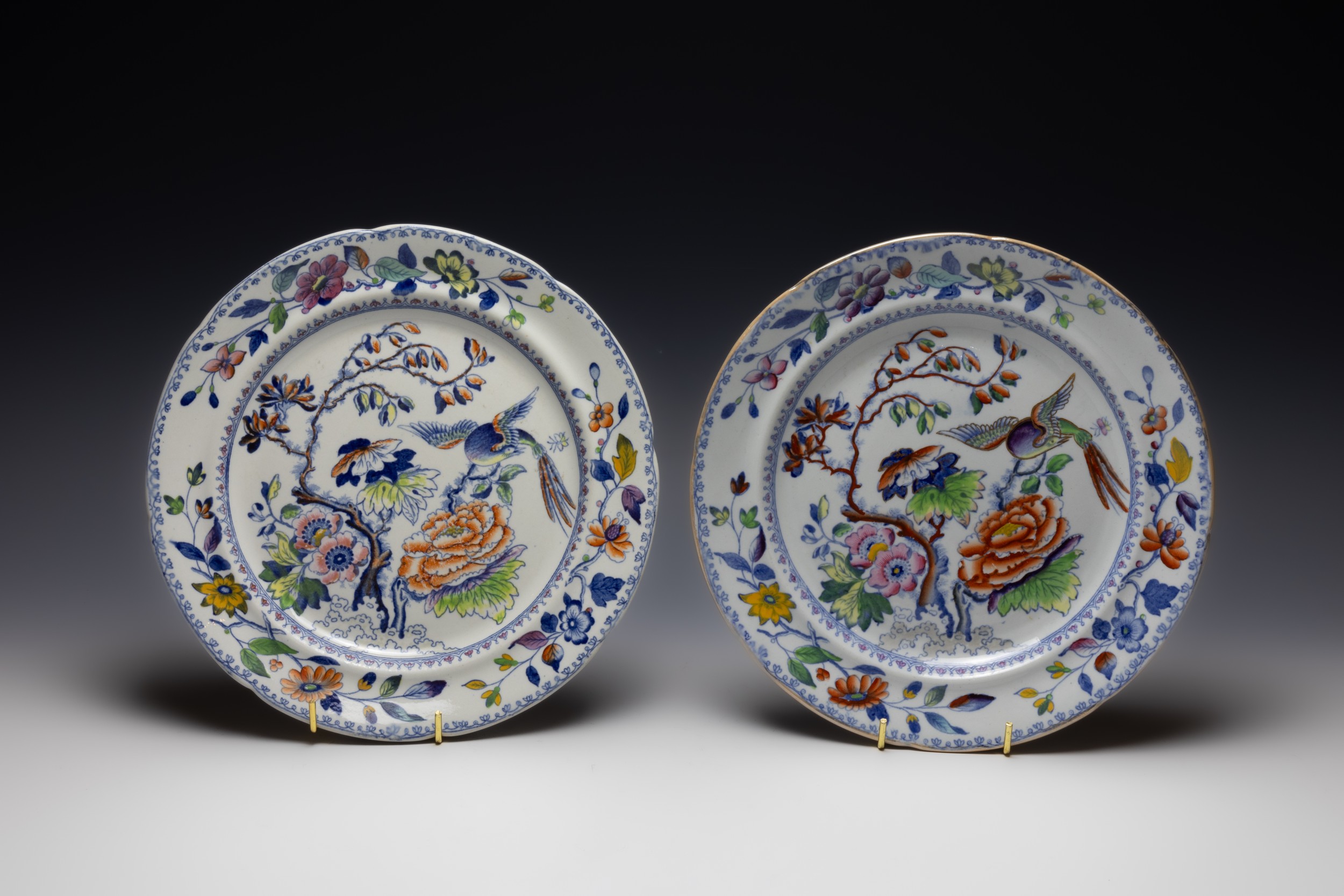 A Pair of Victorian Davenport Porcelain Plates.

D: Approximately 24.3cm 