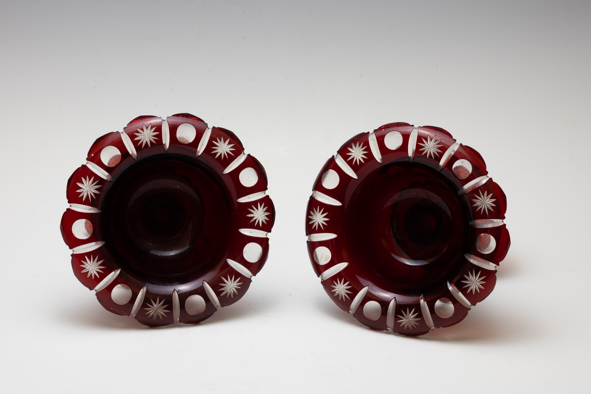 A Pair of Antique Bohemian Ruby Red Glass Tazza Bowl from the 19th Century.

H: Approximately 15cm  - Image 2 of 2