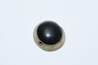 An Ancient Roman Soloman Black and White Agate Circular Stone Depicting an Eye. L: Approximately 2c
