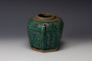 A Chinese Green Pot from the 19th Century Depicting Floral Patterns. H: Approximately 12cm L: Appro