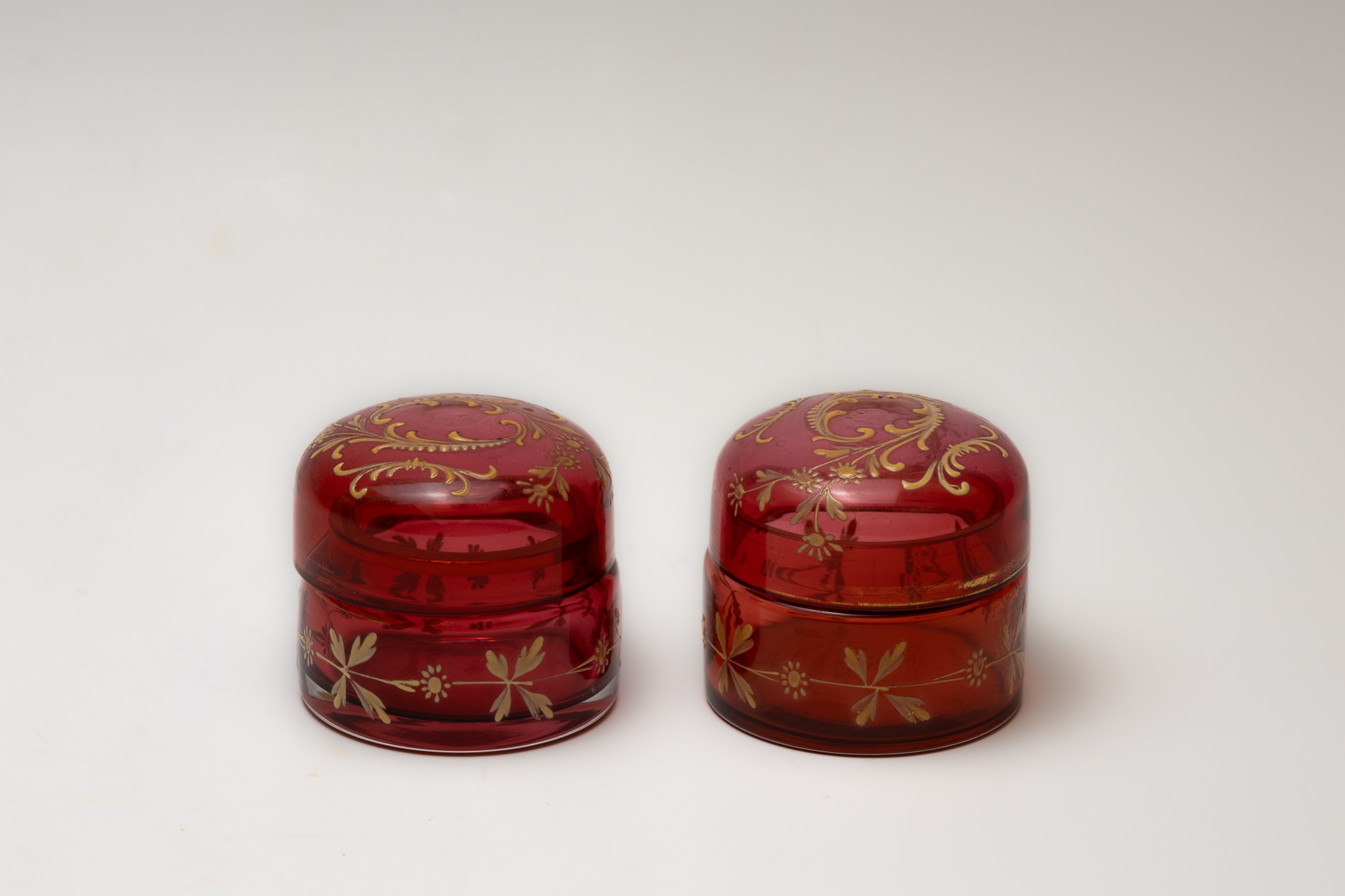 A Pair of Antique Bohemian Red Glass Powder Pots from the 19th Century.

Approximately 7 x 7cm 