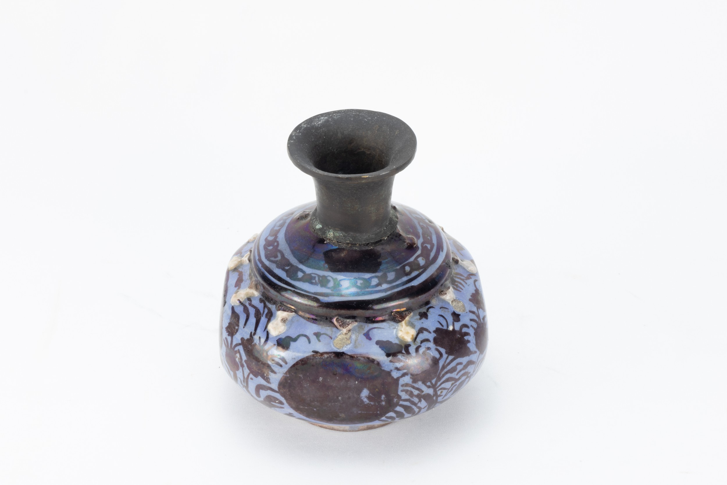 An Islamic Safavid Painted Bottle from the 17th Century.

H: Approximately 14cm  - Image 2 of 3