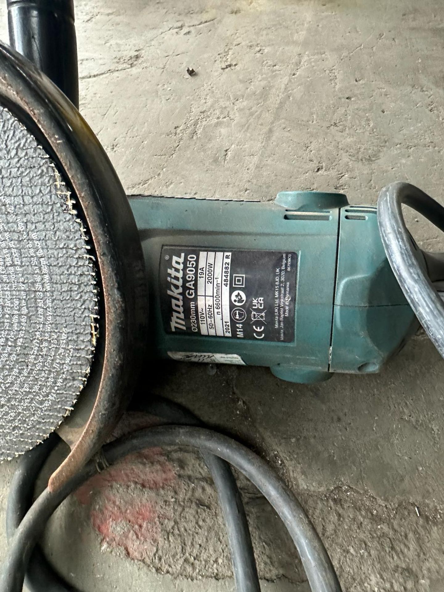 MAKITA GA9050 9" 110V GRINDER - Image 2 of 2