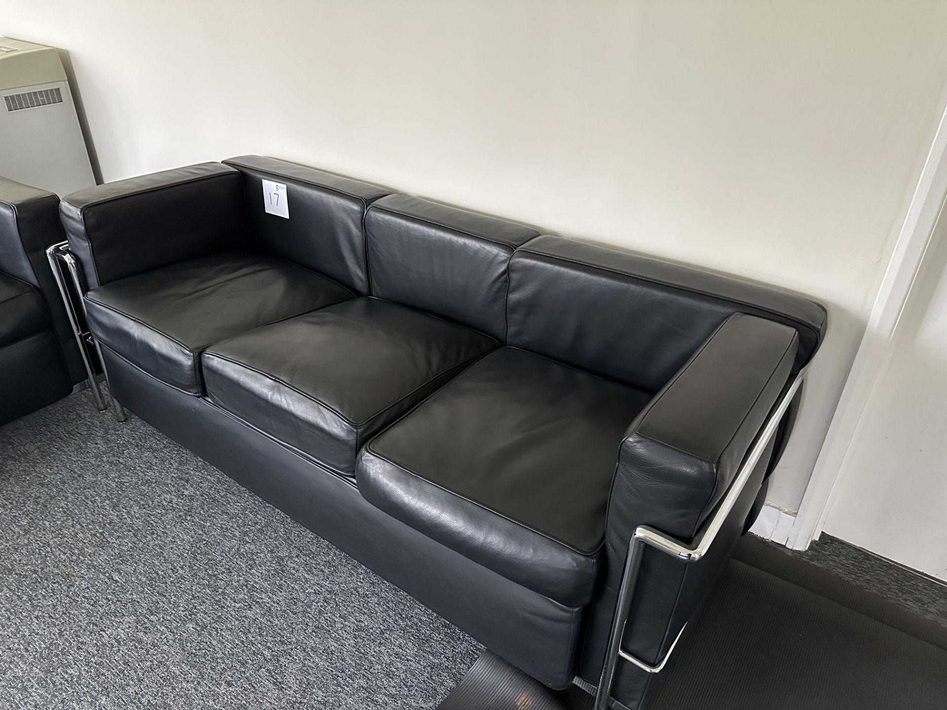 3 SEATER LEATHER SOFA - Image 2 of 2