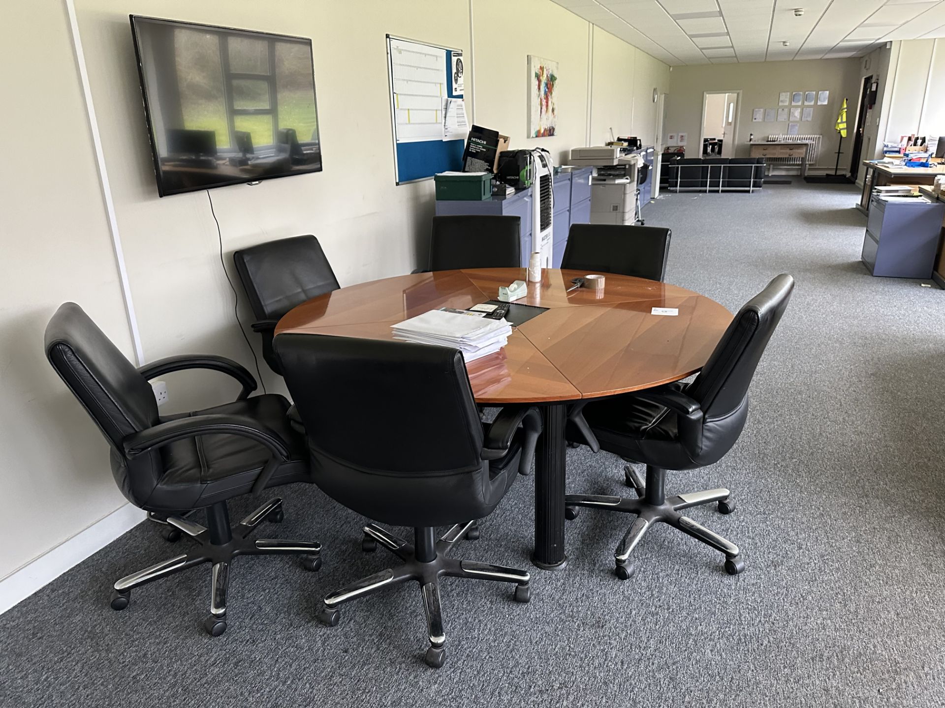 BOARDROOM TABLE 6 x CHAIRS - TABLE 1800MM DIAMETER - Image 2 of 3