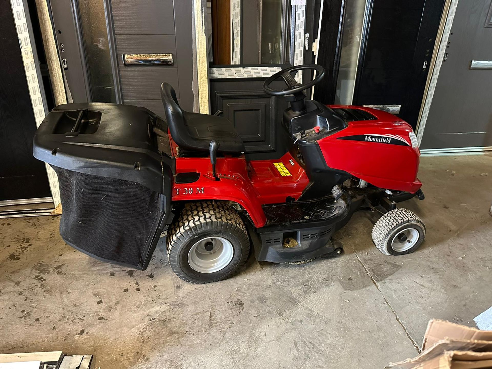 Mountfield T30M Ride on Grass cutter, Very little use - Image 2 of 3