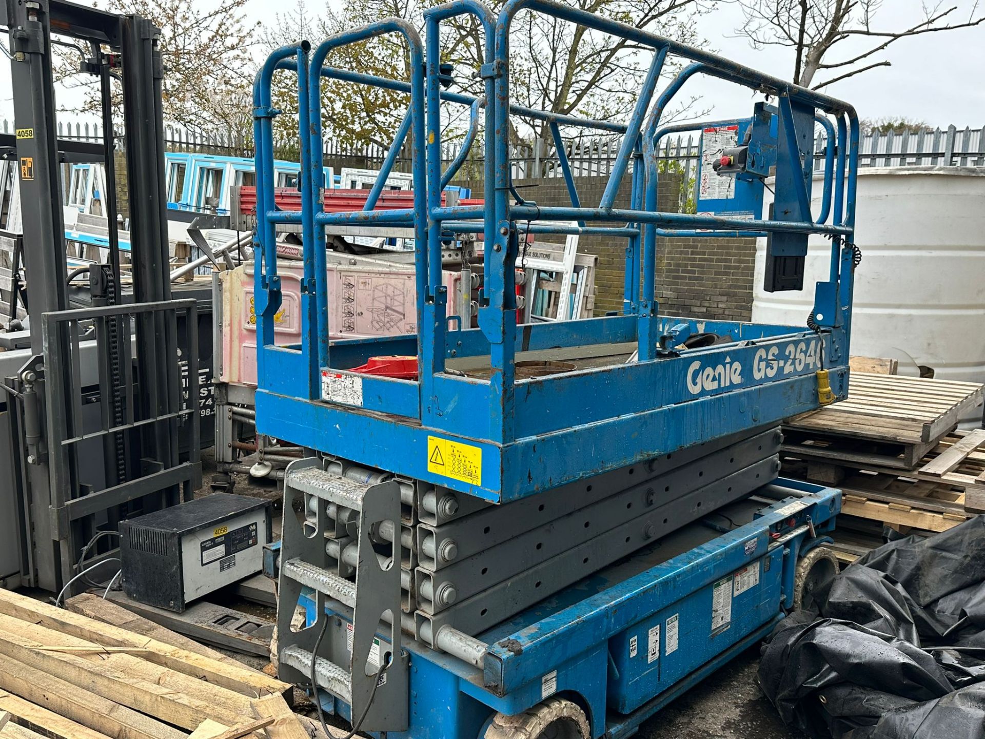 GENIE GS 2646 Scissor Lift, Serial No. 26121 (2000 Model) - Image 2 of 5