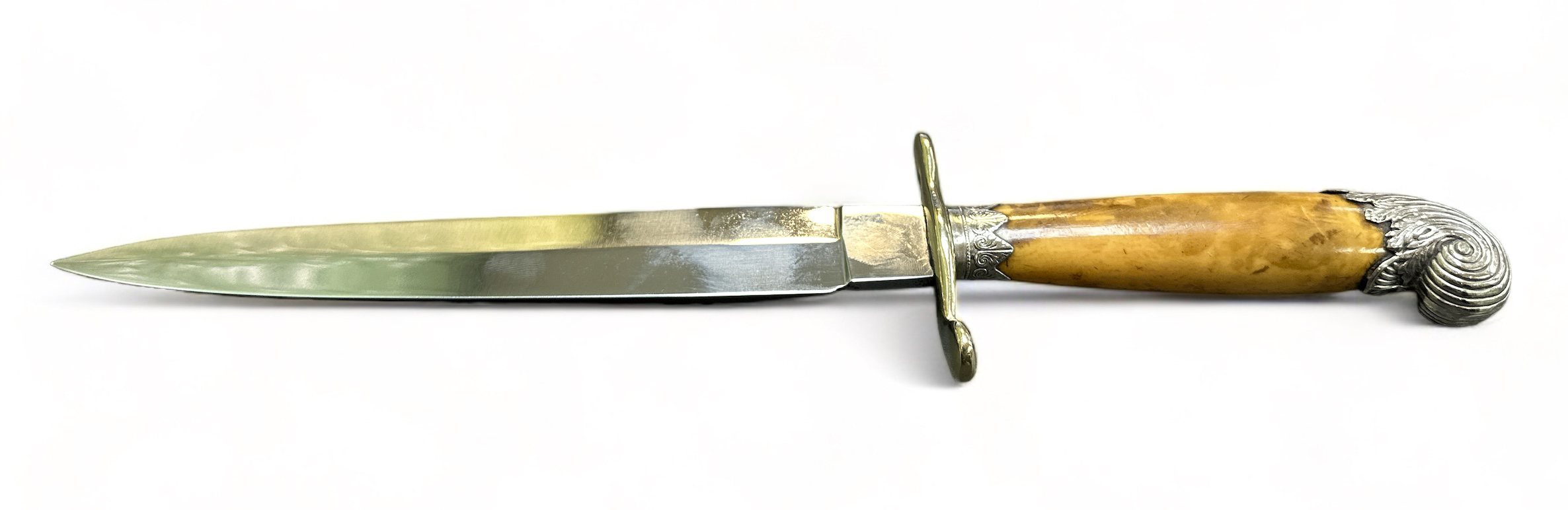 Decorative marble handled dagger with nautilus pommel
