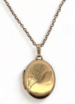 A 9ct gold locket and chain. Hallmarks to back (rubbed). Length of locket 3cm inc bale. 7.6g.