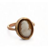 A 9ct gold shell cameo ring, size H. 2.2g.