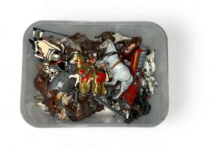 Metal collection in mixed condition, with soldiers, farm and zoo animals, etc. including Britains,