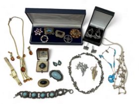 An assortment of costume jewellery items. Includes a silver and marcasite necklace, a bloodstone