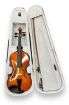 Full Sized Violin 4/4 With Case. Full sized Violin, no make or model shown. Complete with Bow and