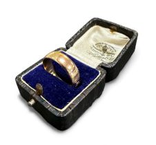 A 9ct gold wedding ring