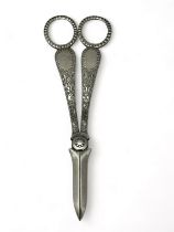 A pair of silver grape shears by the Atkin Brothers, Sheffield 1895. Weight 113g.