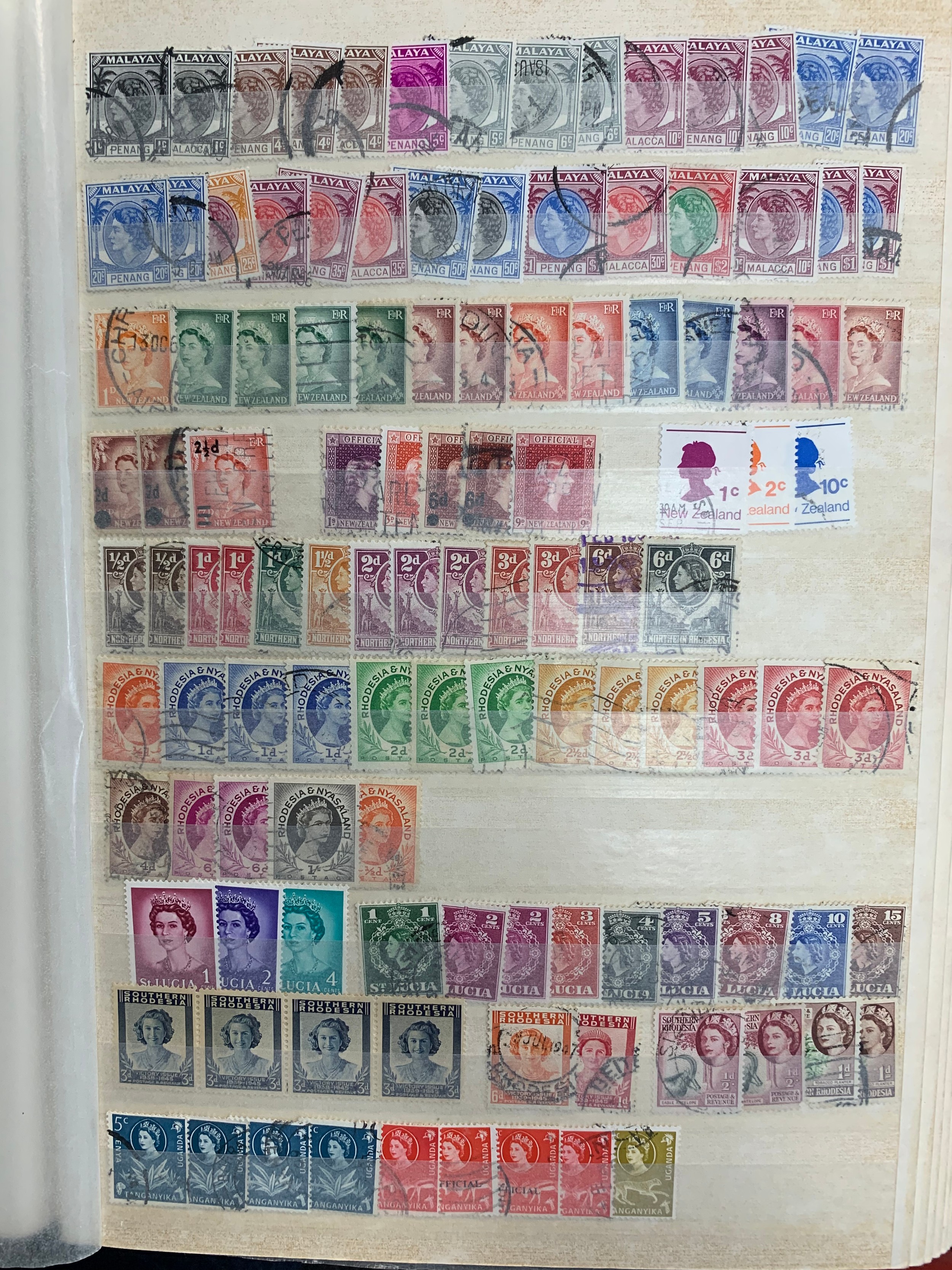 British Commonwealth, QV to QEII collection in two well-filled stockbook with stamps layered - Bild 16 aus 20