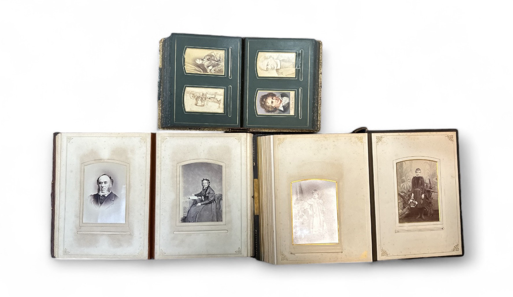 A collection of Victorian photographic cabinet cards / Cartes de Visite, with 151 cards in 3 - Image 2 of 5
