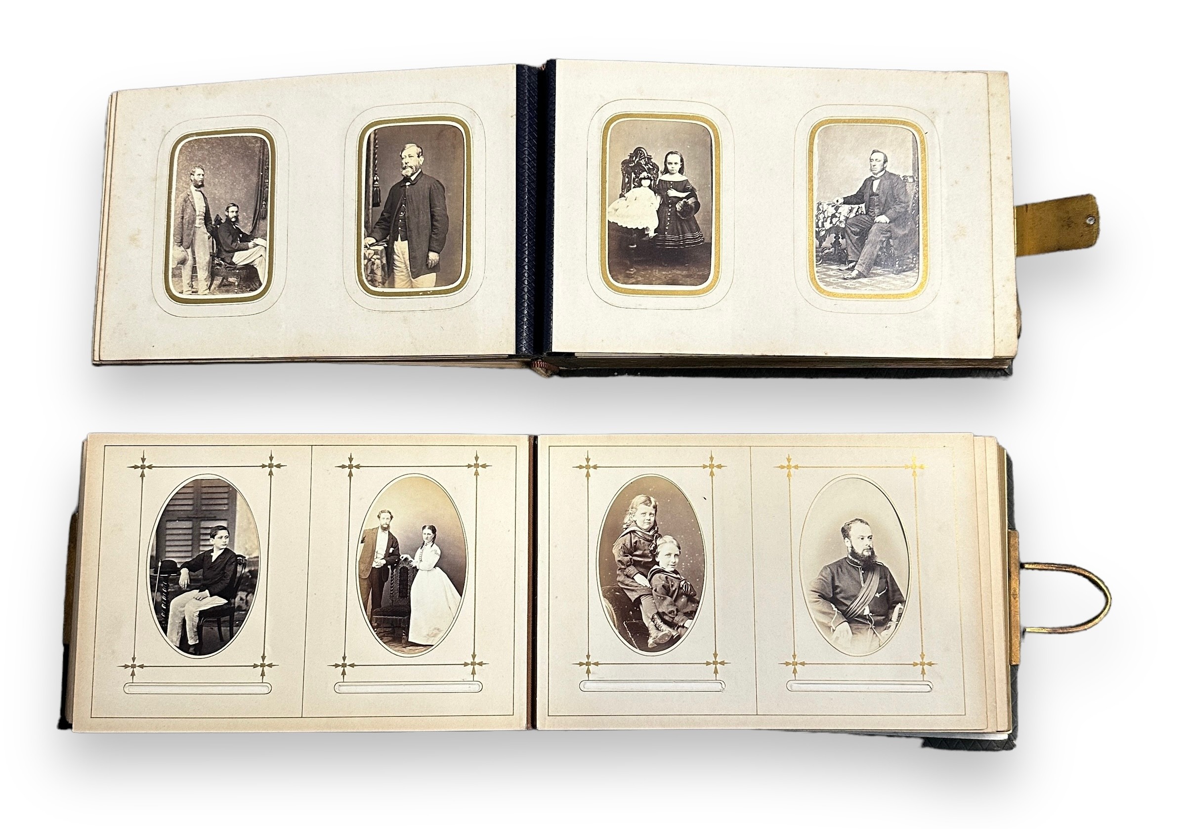 A collection of Victorian photographic cabinet cards / Cartes de Visite, with 151 cards in 3 - Image 3 of 5