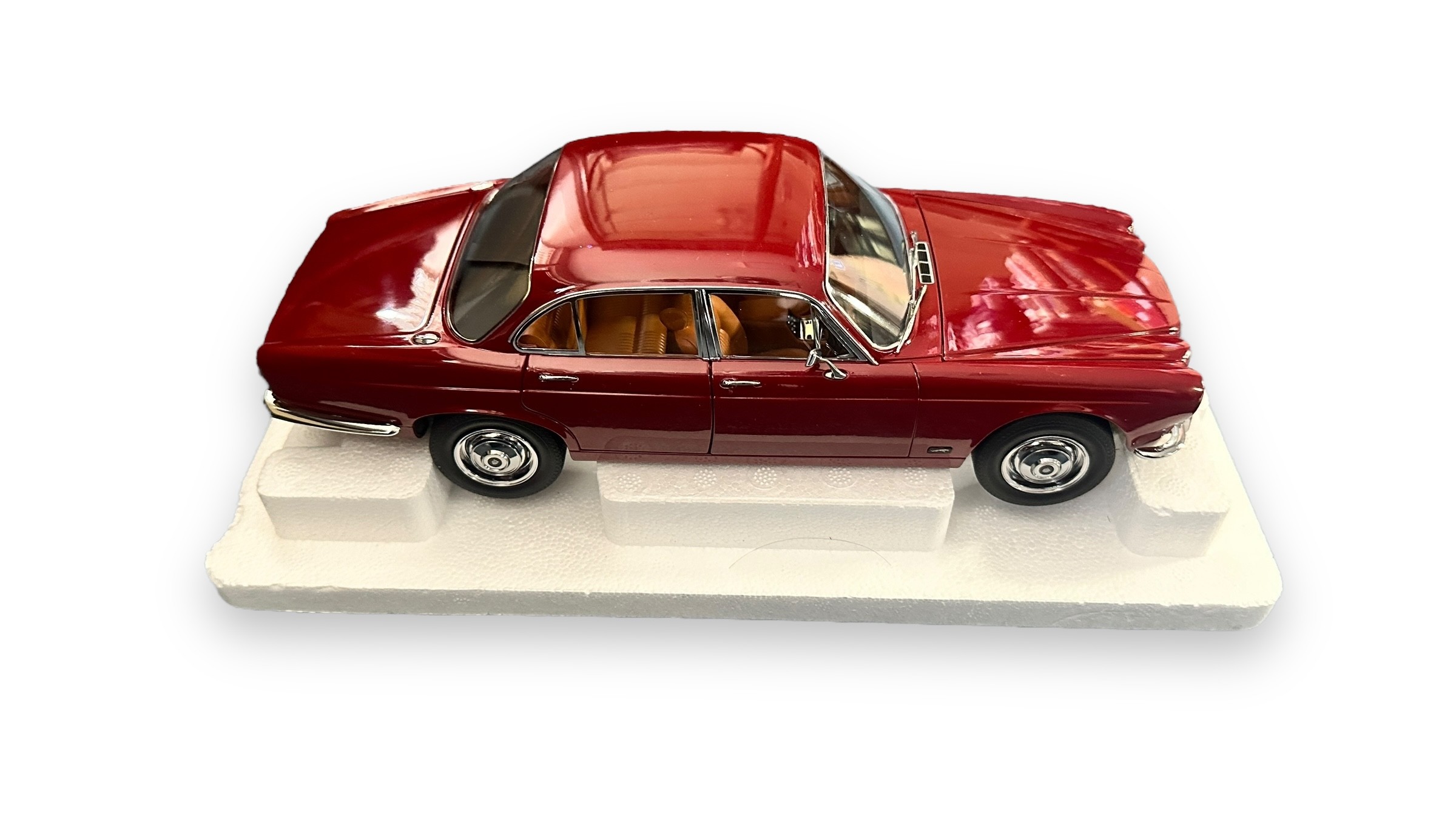 Matrix 1:43 Jaguar XJ6 4.2 Series III Año de construcción 1979-1985