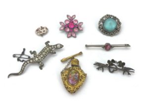 A small collection of silver and vintage jewellery. Please see the buyer's terms and conditions