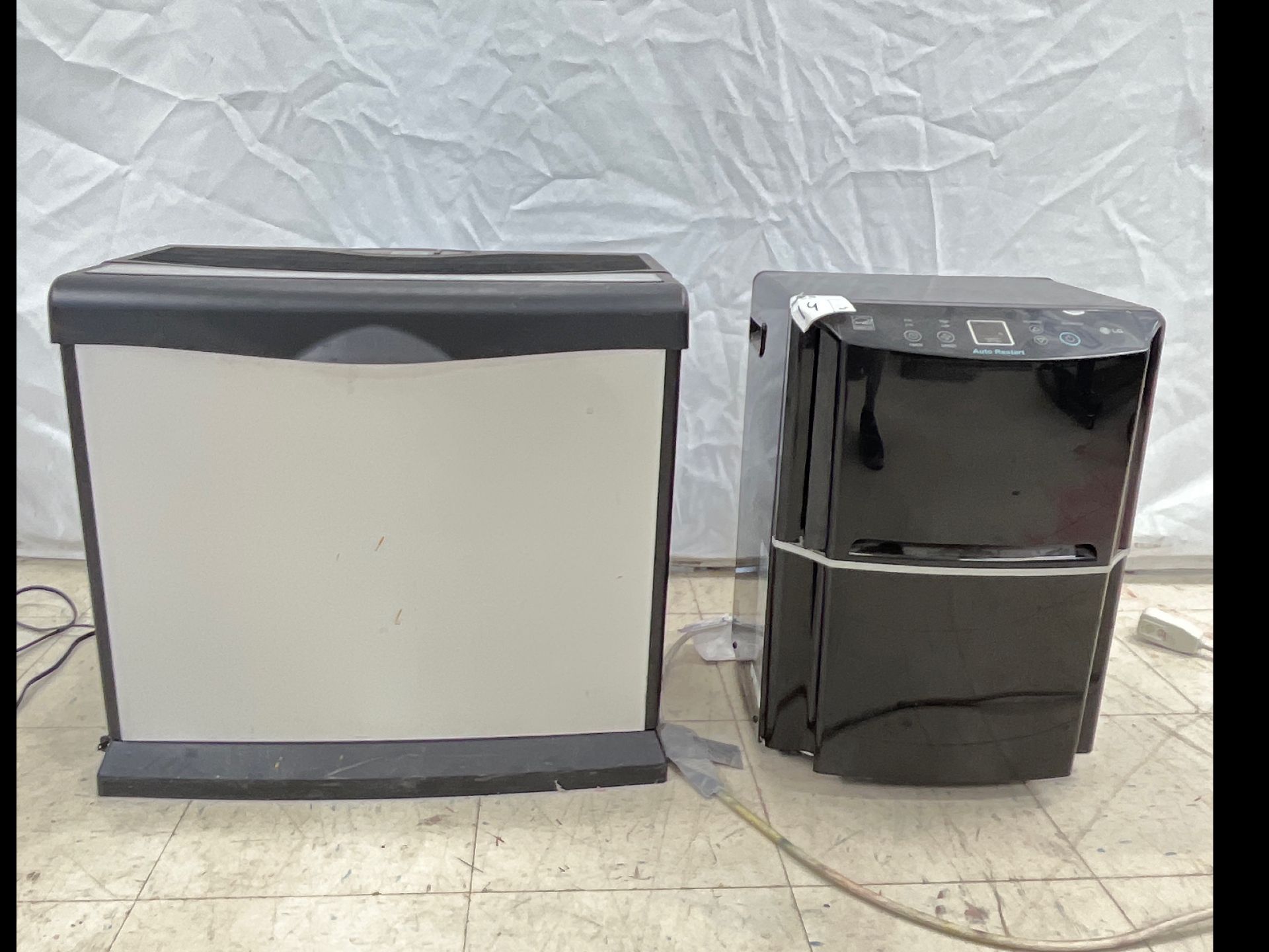 LG Dehumidifier / w/AirCare Humidifier
