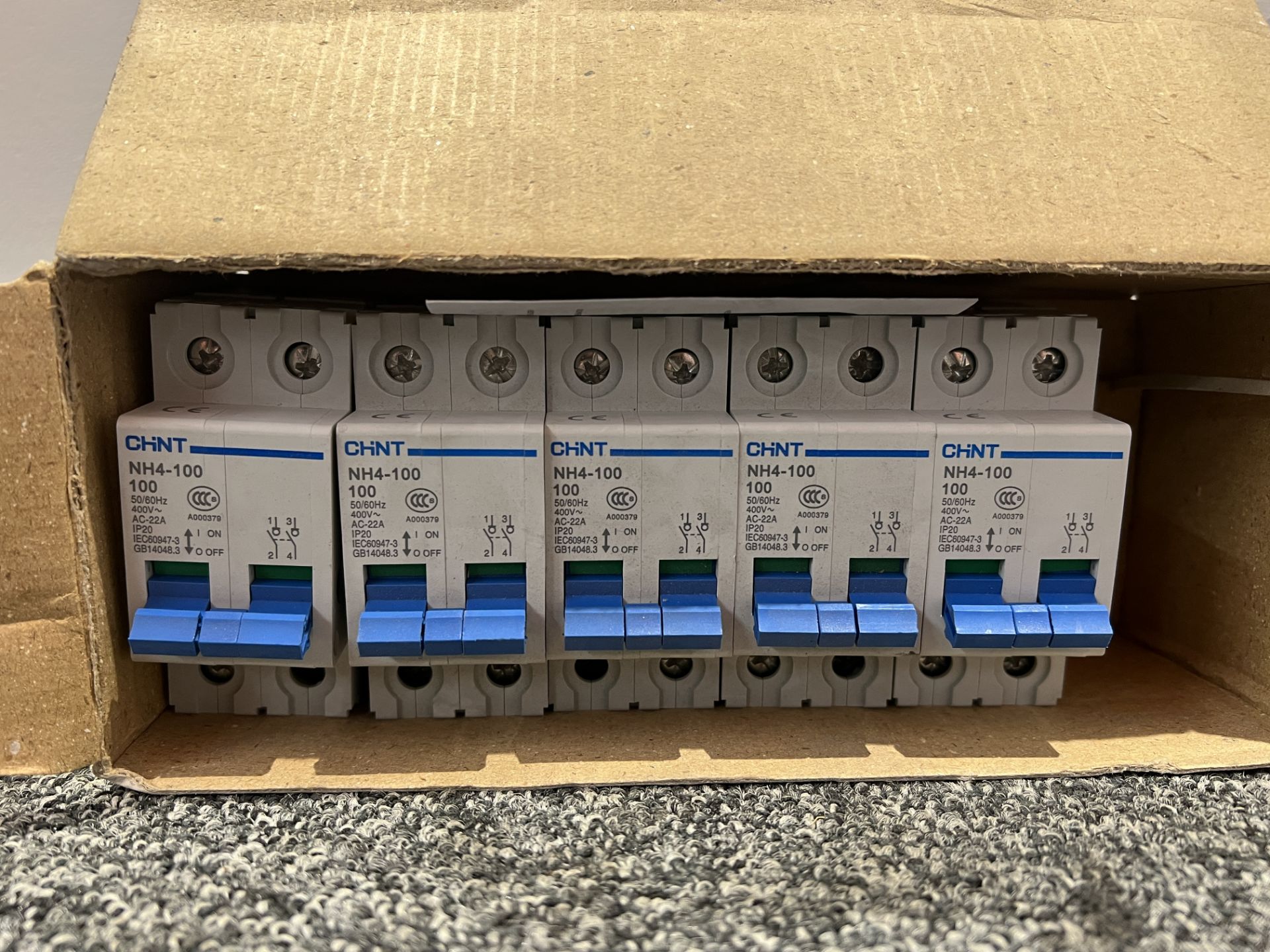 Bundle of CHINT Isolators, Circuit Breakers etc - Image 9 of 13