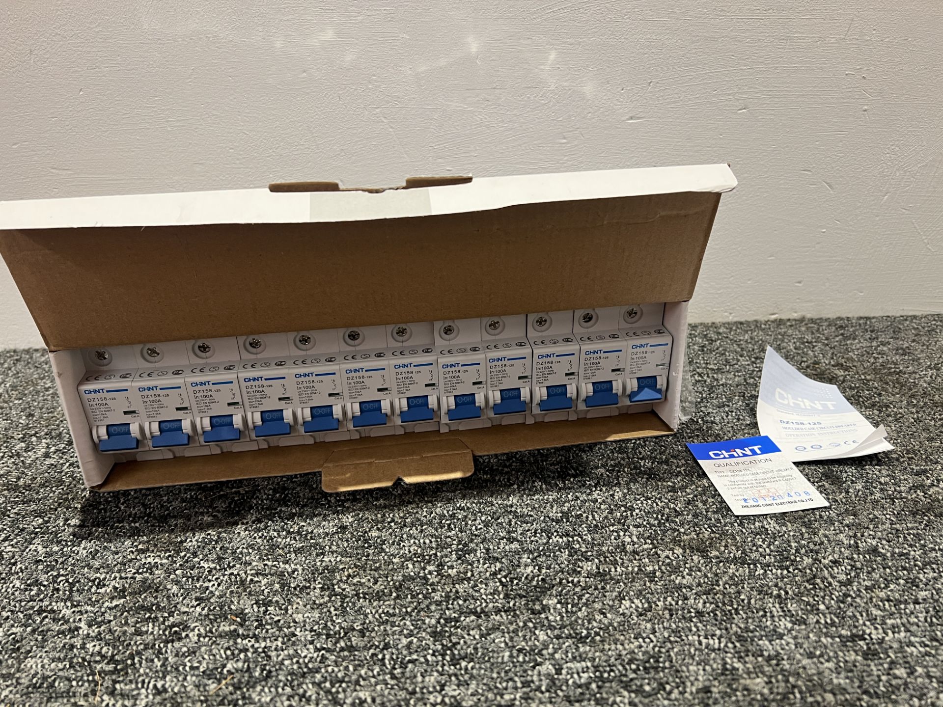 Bundle of CHINT Isolators, Circuit Breakers etc - Image 4 of 13