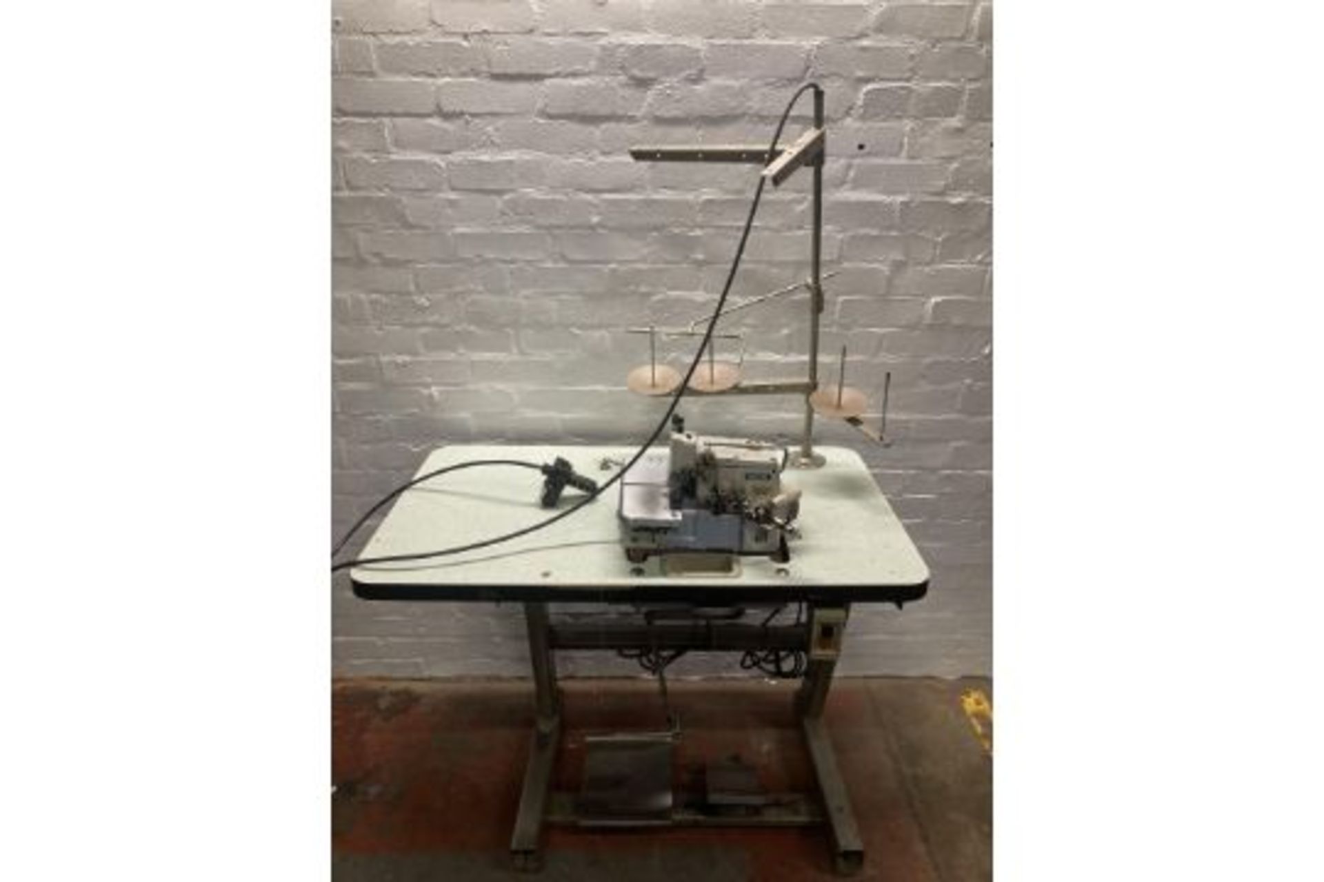 Brother Overlocker MA4-B551 069 S Thread Industrial Overlock Sewing Machine