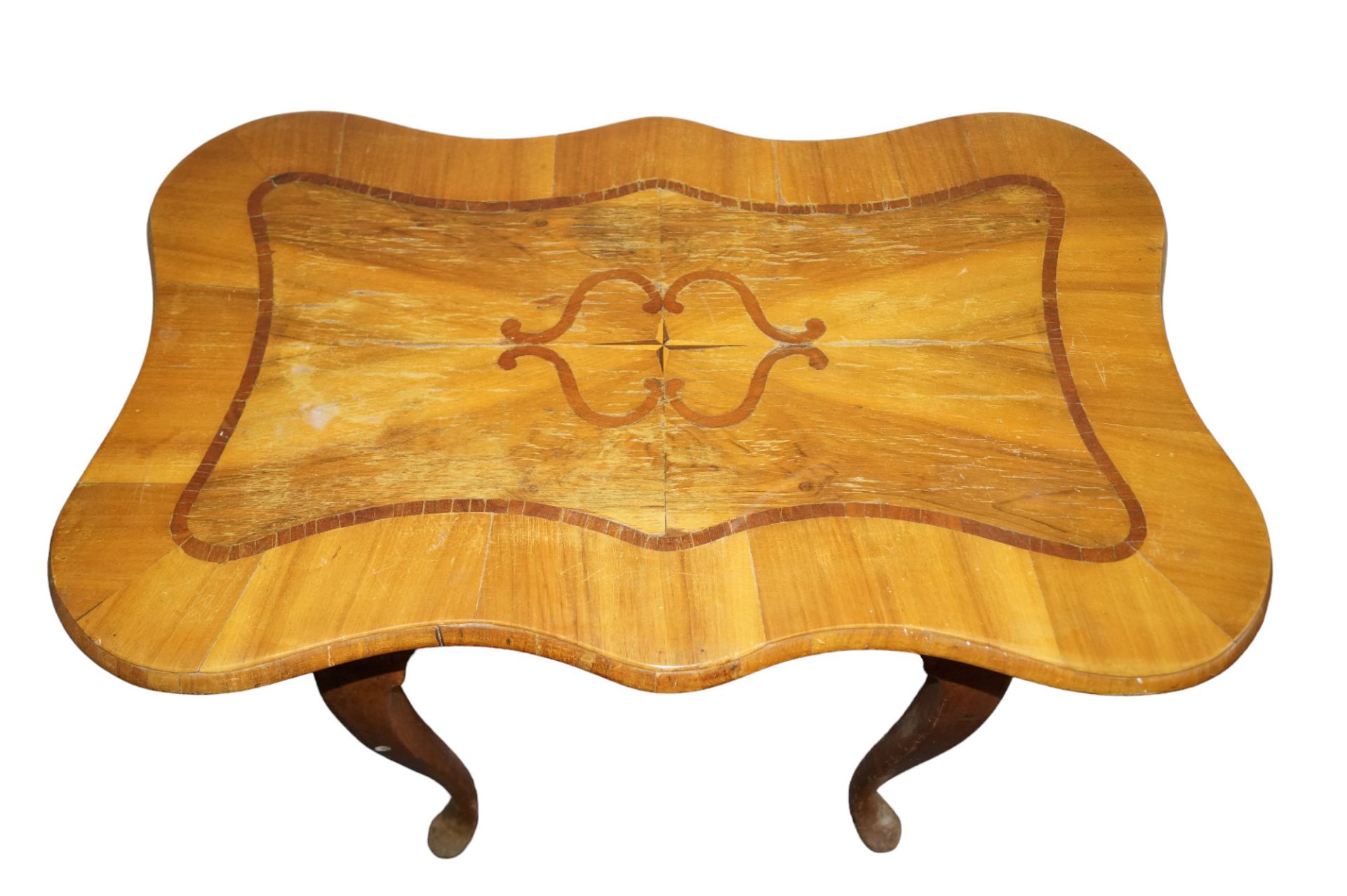 Kleiner barocker Beistelltisch mit mehrfach geschweifter Tischplatte; diese mit verschiedenen Intar - Image 4 of 4