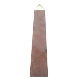 Größerer Obelisk aus wohl brasilianischem Rosenquarz; guter, dekorativer Zustand; Durchmesser ca. 6