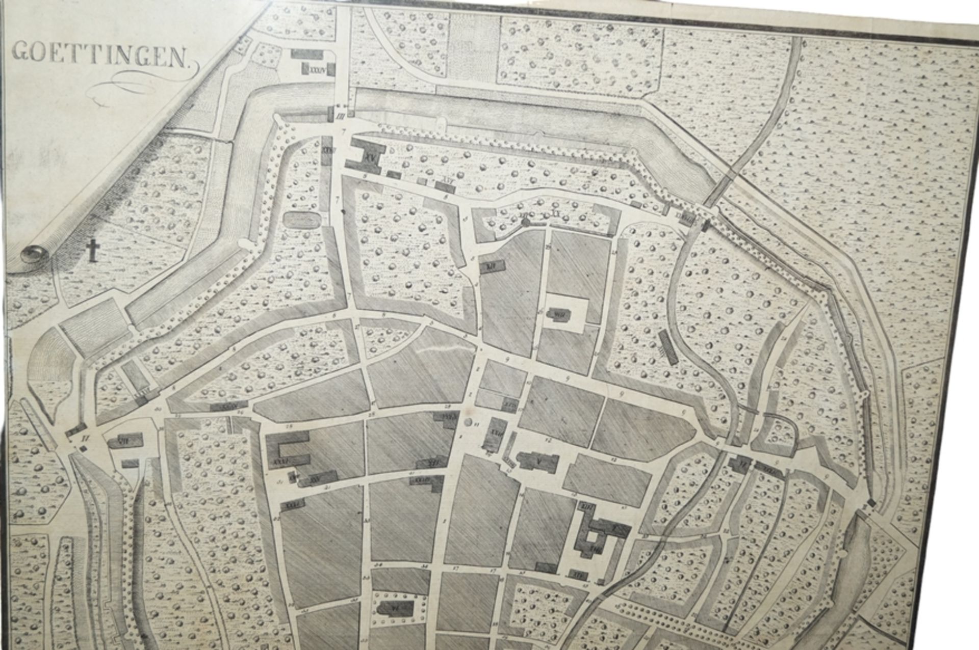 Seltener, quadratischer Kupferstich des Stadtkerns von Göttingen; Darstellung des Stadtkerns mit Wa - Bild 2 aus 3