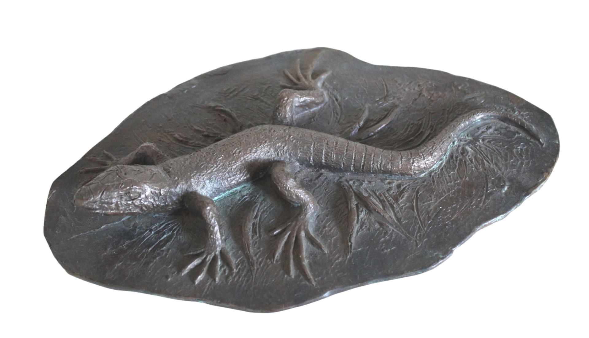 Bronzefigur, eine Eidechse auf dem Boden darstellend; F.J. Lipensky, 20. Jhd.; guter Zustand mit nu