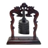 Modell der berühmten Yong-Glocke (甬鐘/ 甬钟, yǒng zhōng) aus dem Glockenspiel des Markgrafen Yi von Ze