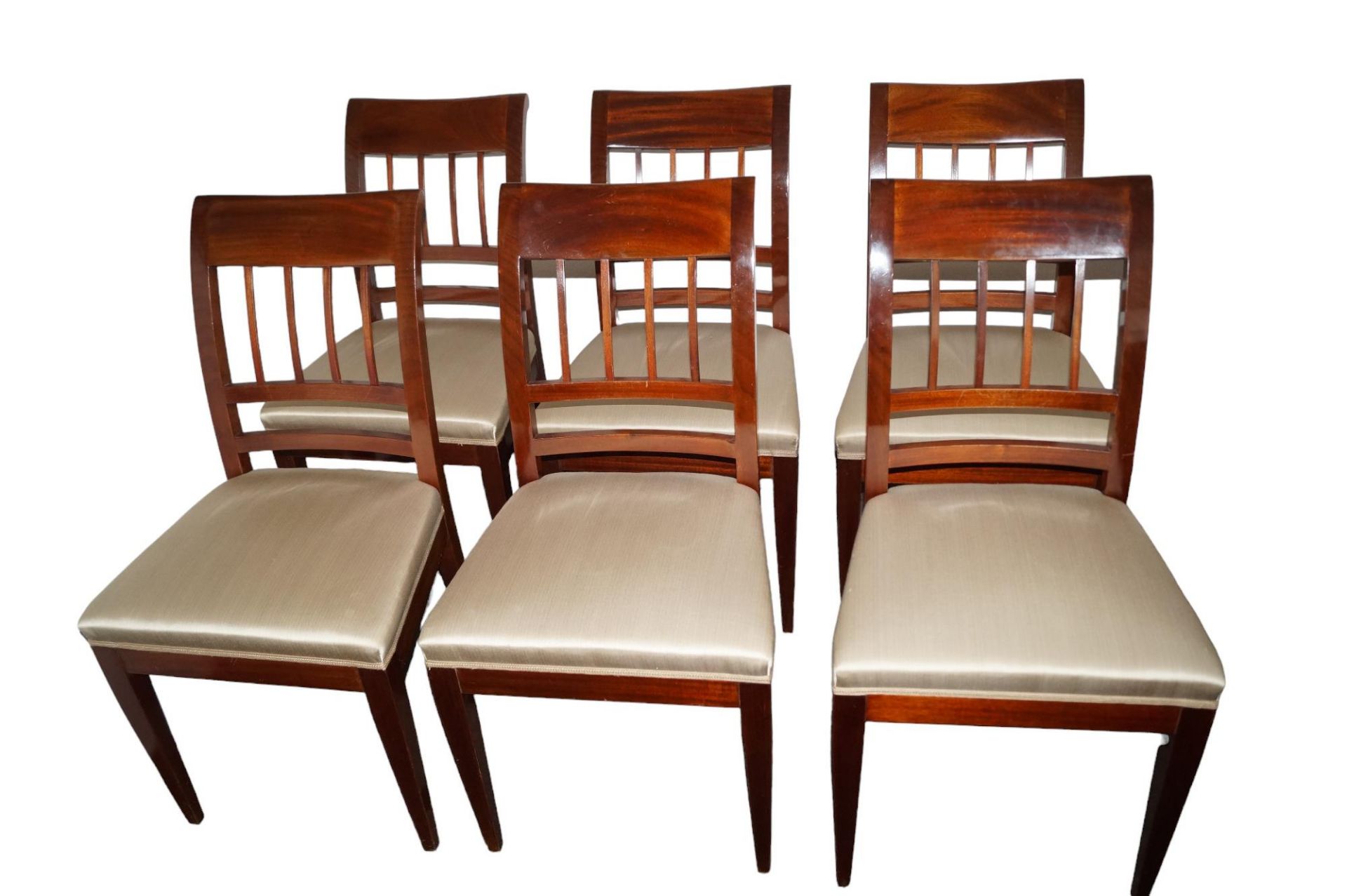 6 Mahagoni Stühle, neuzeitlich bezogen; Biedermeier, um 1830; guter, wohnfertiger  Zustand; Maße je