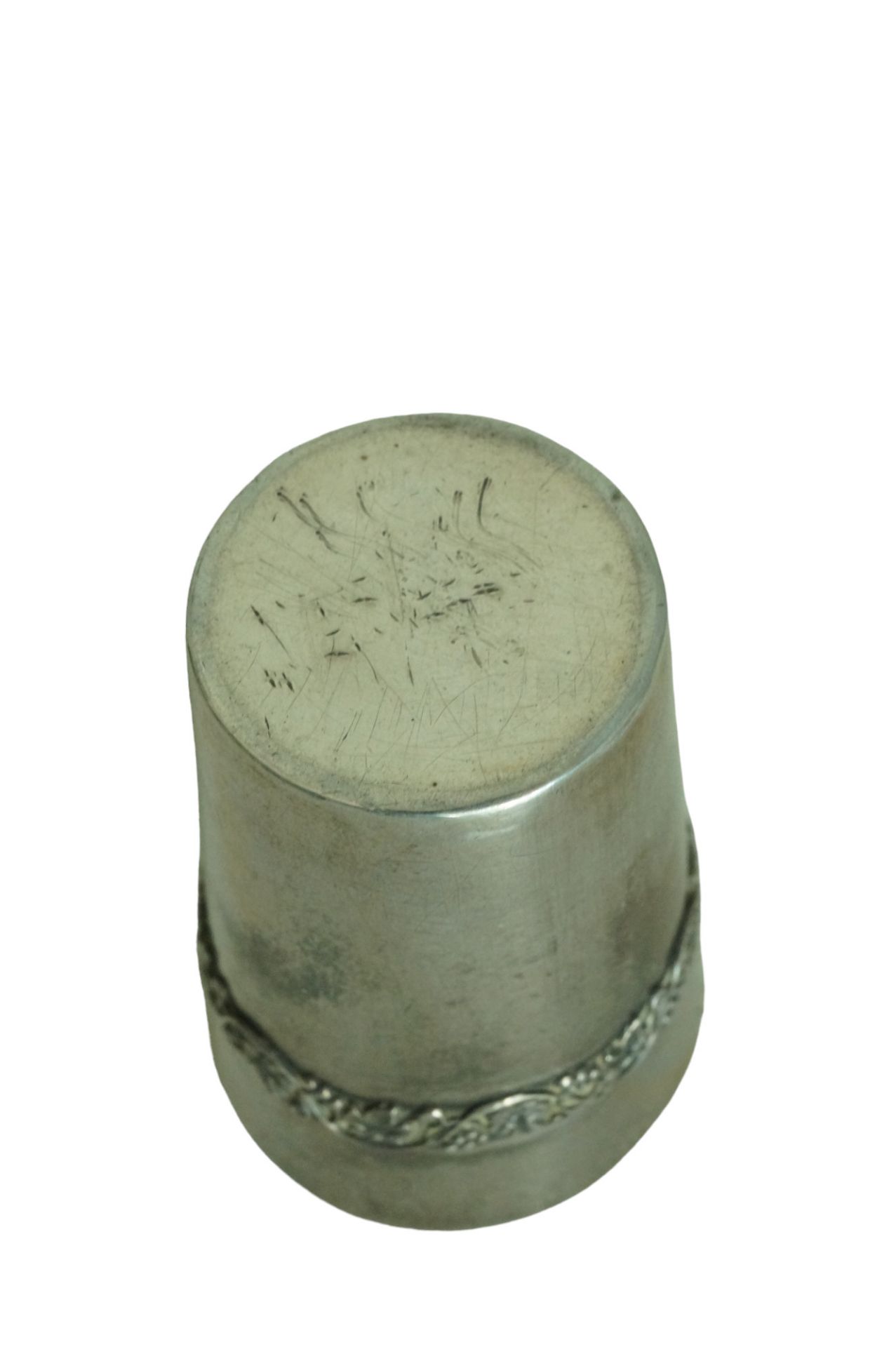 Kleiner, aus Silber gefertigter Schnaps-Becher; punziert mit Dianakopfmarke für Österreich-Ungarn,  - Bild 2 aus 2