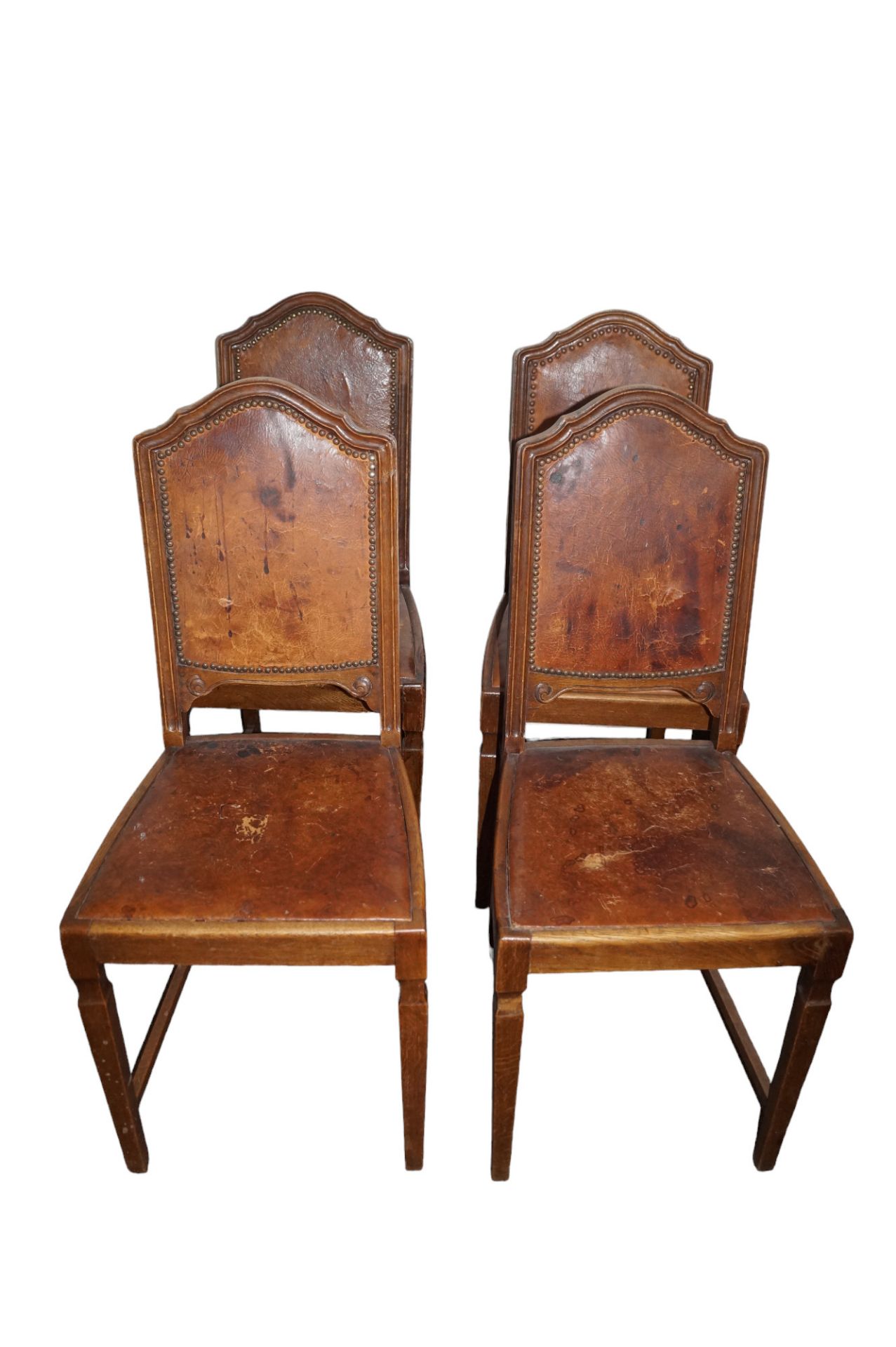 Vier Stühle aus der Zeit um 1900; Sitz- und Rückenflächen mit Leder bezogen, dieses alt und partiel