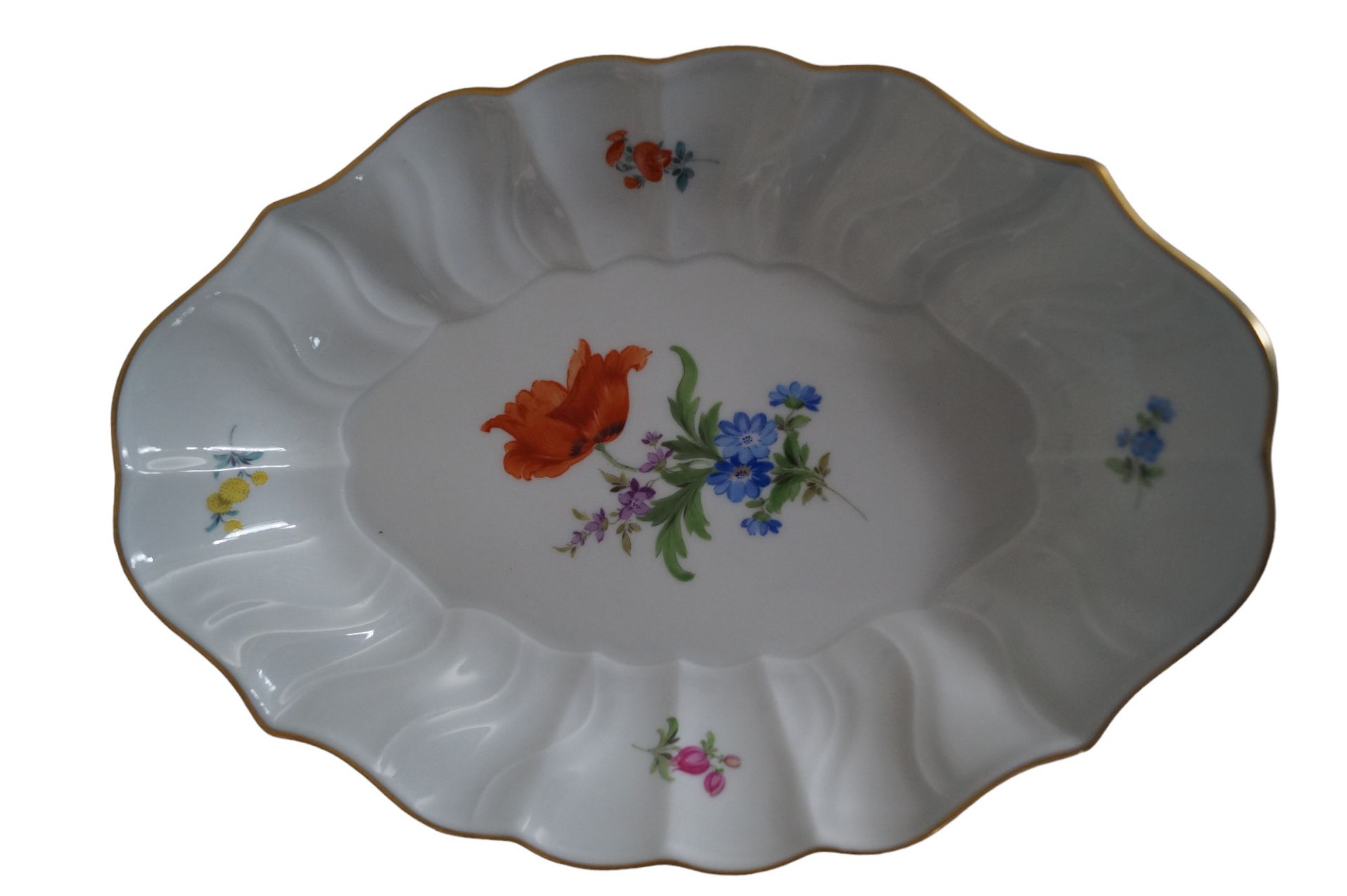 Kleines Konvolut Meissen-Porzellan; 2 Schalen sowie 2 Platten, jeweils mit Blumendekor - Bild 2 aus 3