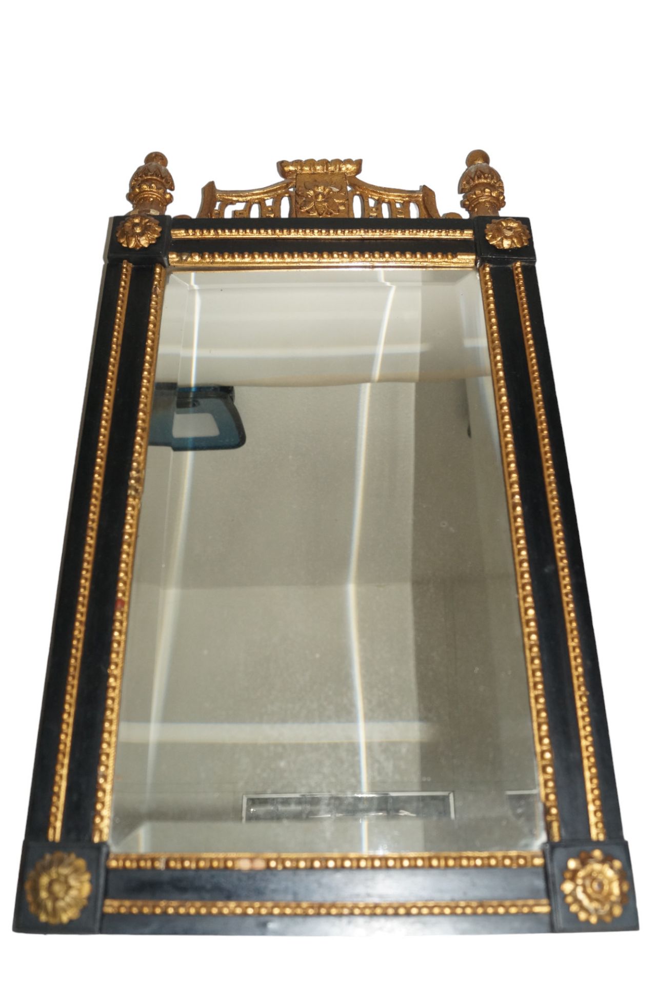 Alter Wandspiegel wohl aus der Zeit des französischen Empire um 1810; Spiegelglas mit Facettenschli - Image 2 of 3