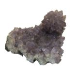 Kleiner Amethyst Zierstein in heller Färbung; Maße ca.: B: 15cm, T: 15cm, H: 10cm