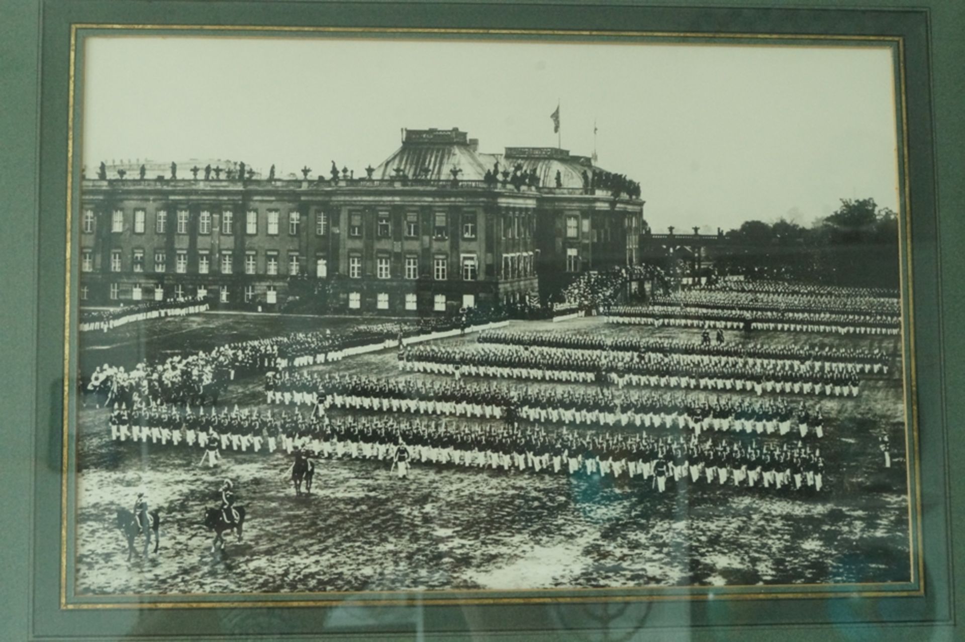 Alte Fotografie der "Sommer-Parade der Potsdamer Garnison von 1910 auf dem Paradeplatz vor dem Stad - Bild 2 aus 5