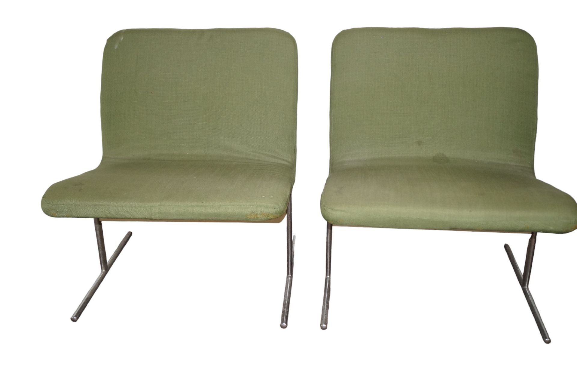 Zwei klassische Lounge-Sessel aus dem Ende der 60er Jahre; verchromtes Stahlrohgestell mit grün bez - Bild 2 aus 5